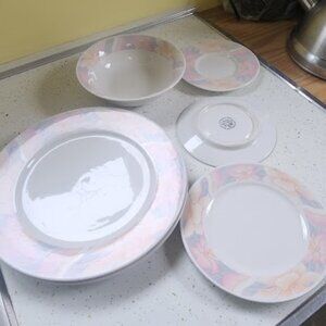 "Sara~ China Pearl" Collection Fine China - Set of 6